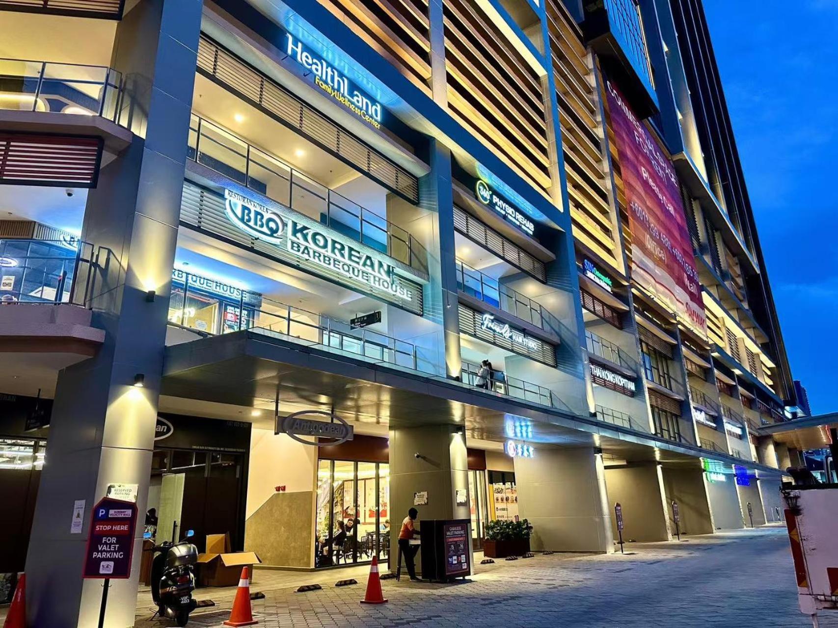 Sunway Velocity Two, By De Harlequins * Kuala Lumpur